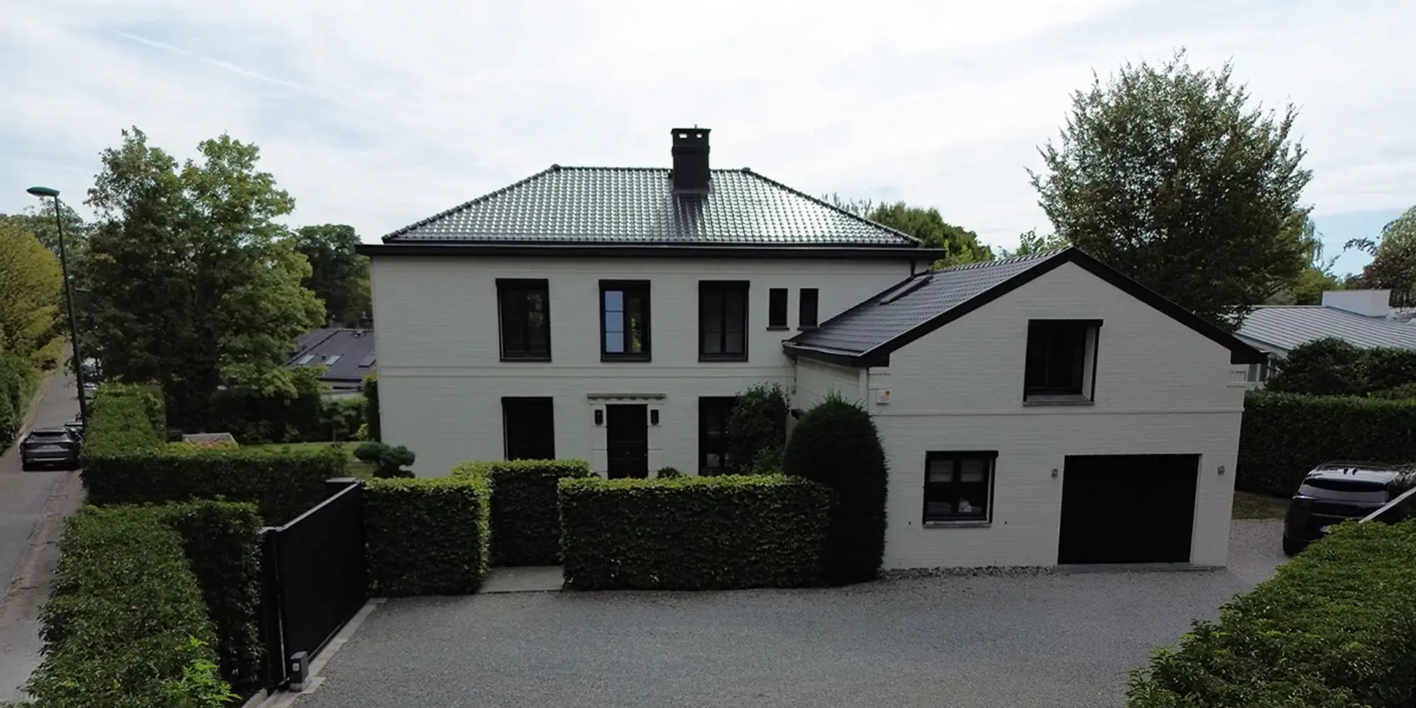 Propriete avec maison et parking