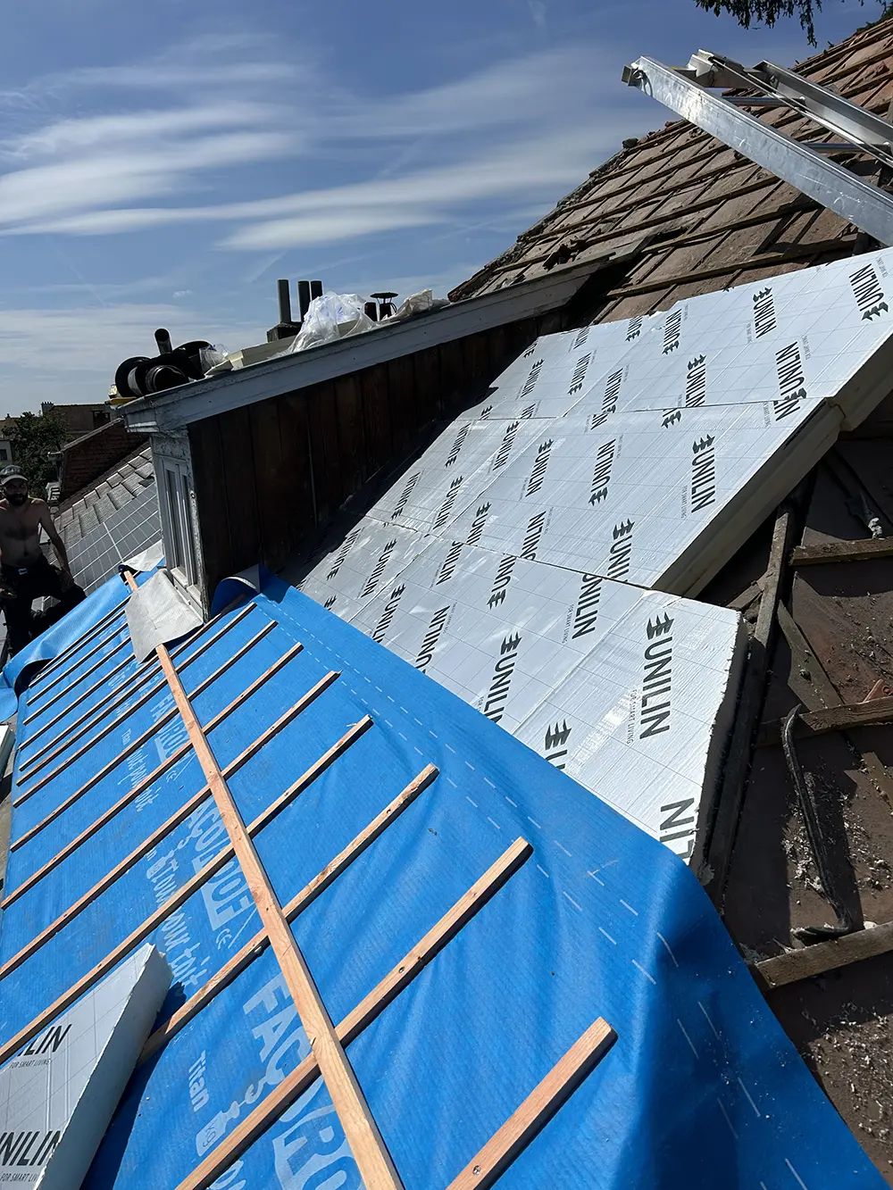 toit en travaux d_isolation